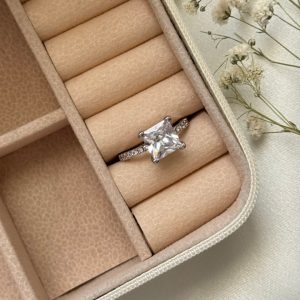 انگشتر زنانه نگین دار کد 129